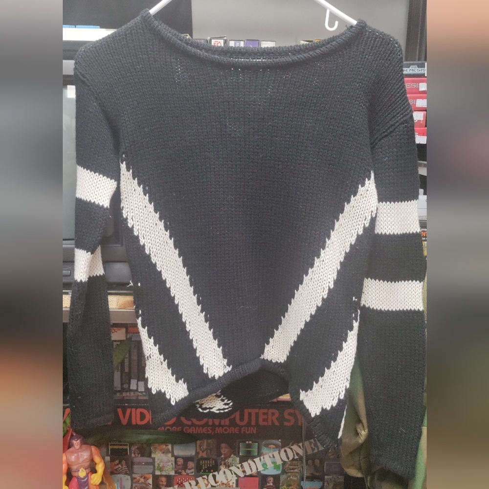 Vintage Havana women's knitted sweater size S Black and White in color